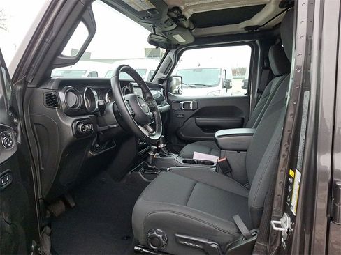 Certified 2022 Jeep Gladiator Sport image 14