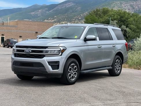 Used 2024 Ford Expedition XLT AWD/4WD image 3
