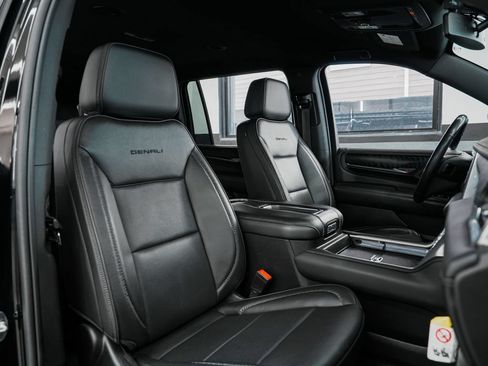 Used 2022 GMC Yukon XL Denali AWD/4WD image 39