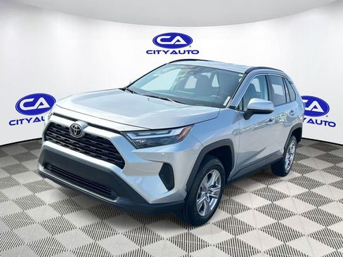 Used 2022 Toyota RAV4 XLE FWD image 9