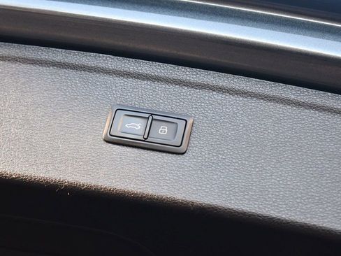 Used 2018 Audi SQ5 Premium Plus w/ S Sport Package image 9