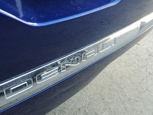 Used 2023 GMC Acadia Denali w/ Denali Ultimate Package image 6