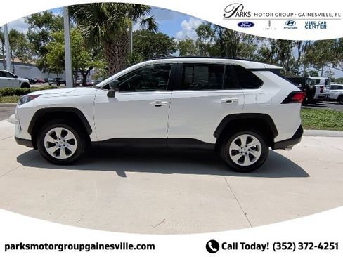 Used 2021 Toyota RAV4 LE FWD image 10
