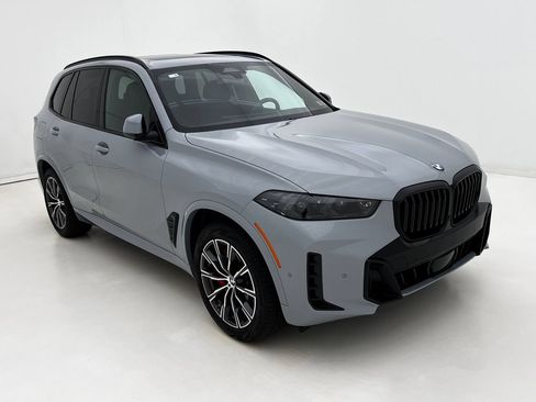 Used 2026 BMW X5 xDrive40i w/ M Sport Package AWD/4WD image 2