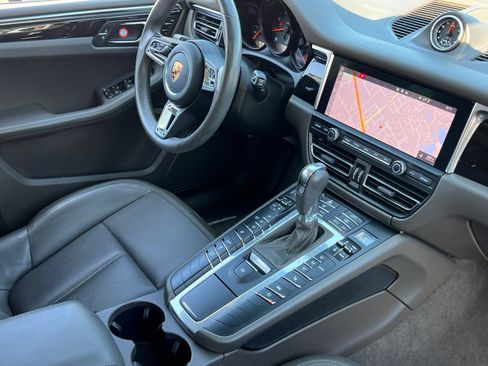 Certified 2021 Porsche Macan AWD/4WD image 13