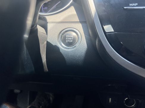 Used 2019 Toyota Camry SE w/ Convenience Package FWD image 6