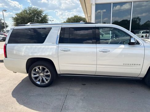 Used 2015 Chevrolet Suburban LTZ RWD image 5