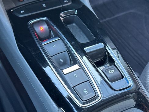 Used 2023 Chevrolet Bolt EUV Premier image 31