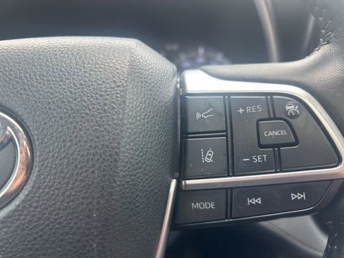 Used 2023 Toyota Highlander XLE FWD image 26