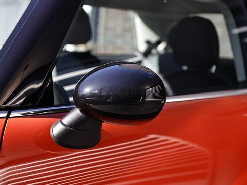 Used 2019 MINI Cooper 2-Door Hardtop w/ Storage Package image 11