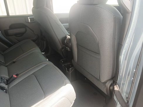 New 2025 Jeep Gladiator Sport image 18