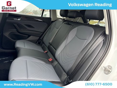New 2025 Volkswagen Tiguan SE image 12