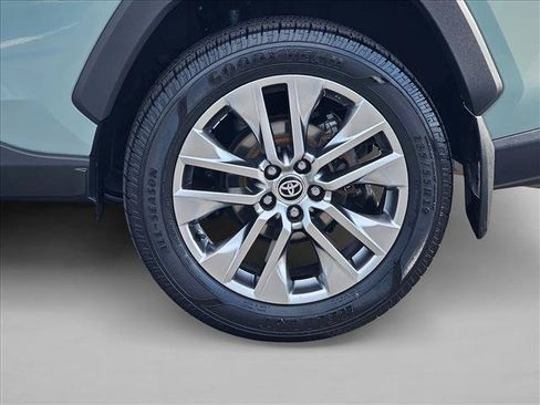 Used 2020 Toyota RAV4 XLE Premium AWD/4WD image 24