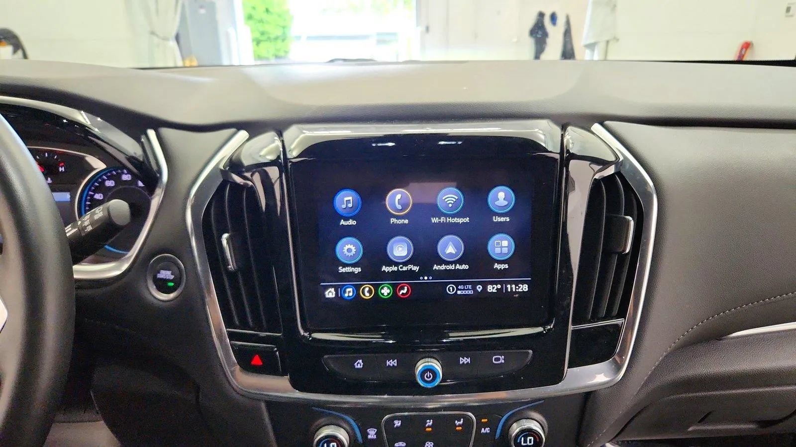Used 2023 Chevrolet Traverse LT FWD image 16