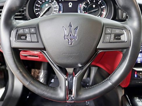 Used 2021 Maserati Quattroporte S Q4 AWD/4WD image 15