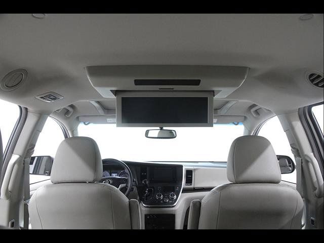 Used 2017 Toyota Sienna XLE Premium AWD/4WD image 21