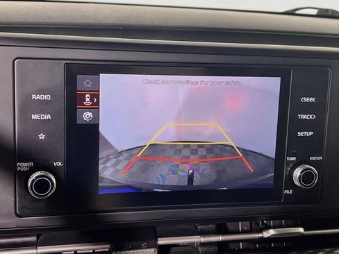 Used 2024 Kia Carnival LX FWD image 12