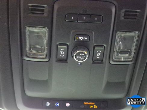 Used 2024 GMC Yukon SLT w/ SLT Luxury Package image 20