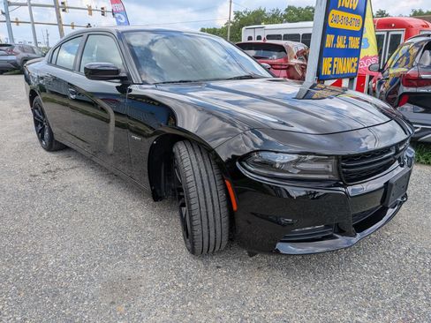 Used 2017 Dodge Charger R/T w/ Plus Group RWD image 8