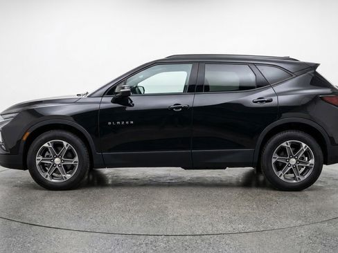 Used 2025 Chevrolet Blazer LT image 5