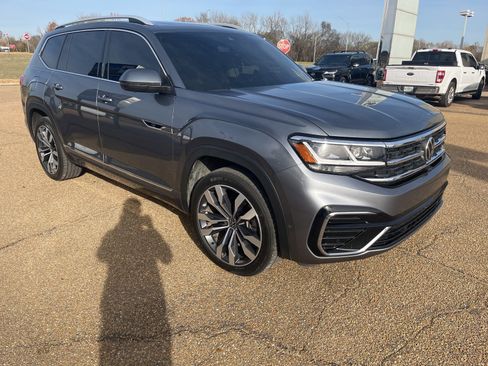 Used 2022 Volkswagen Atlas SEL Premium image 2