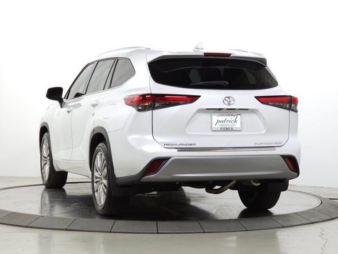 Used 2022 Toyota Highlander Platinum AWD/4WD image 7