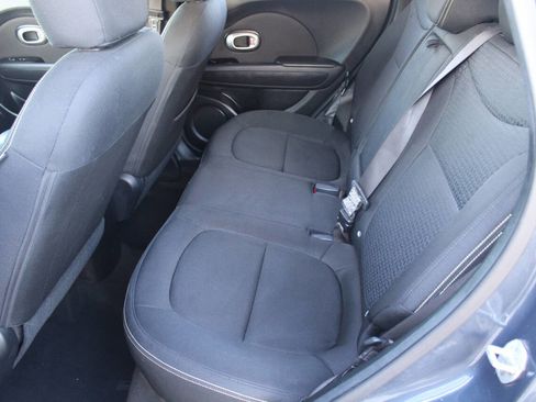 Used 2015 Kia Soul + image 10