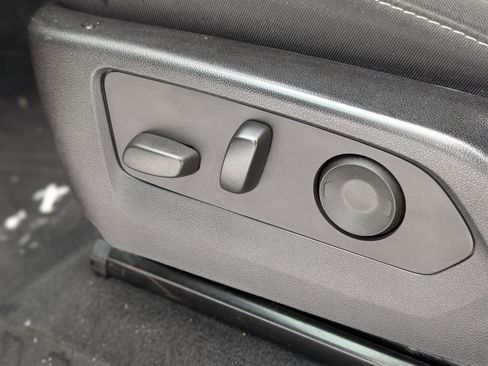 Used 2023 Chevrolet Colorado LT w/ LT Convenience Package II image 30