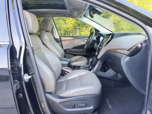 Used 2017 Hyundai Santa Fe FWD image 12