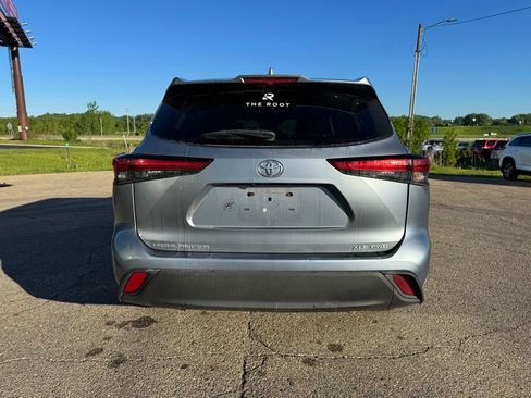 Used 2021 Toyota Highlander XLE AWD/4WD image 15