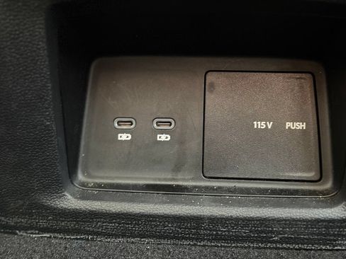 Used 2024 Volkswagen Atlas SEL AWD/4WD image 17