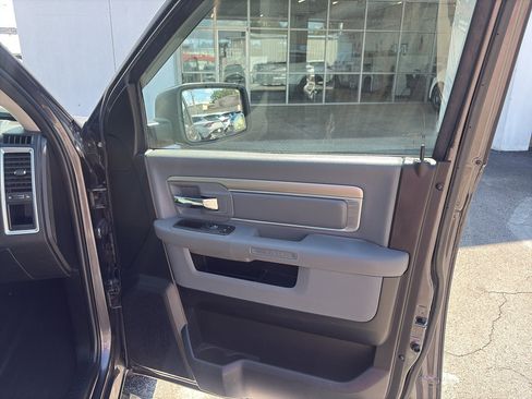 Used 2019 RAM 1500 Classic SLT RWD image 17
