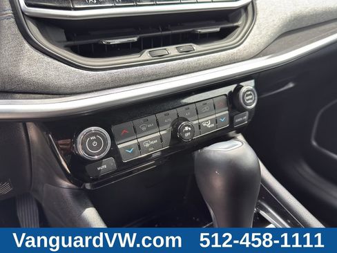 Used 2025 Jeep Compass Latitude w/ Convenience Group AWD/4WD image 16