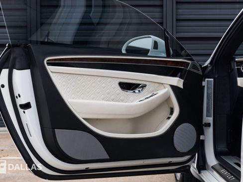 Used 2022 Bentley Continental GT image 19