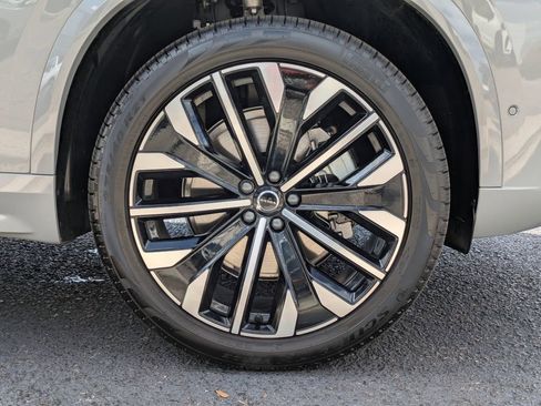 Used 2026 Volvo XC90 B6 Plus w/ Protection Package Premier AWD/4WD image 11