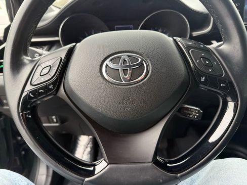 Used 2018 Toyota C-HR XLE image 22