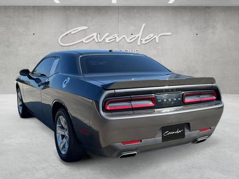 Used 2022 Dodge Challenger SXT image 14
