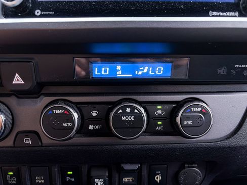 Used 2021 Toyota Tacoma TRD Off-Road w/ Technology Package AWD/4WD image 26
