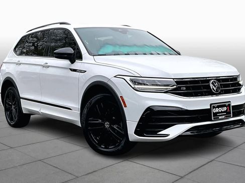 Used 2022 Volkswagen Tiguan SE R-Line image 3