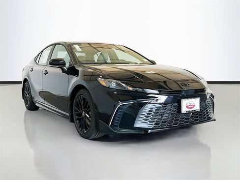 New 2026 Toyota Camry SE image 3