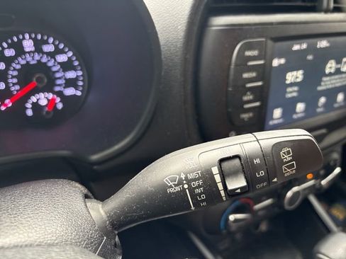 Used 2020 Kia Soul LX image 17