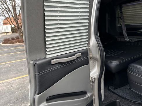 Used 2023 GMC Savana 2500 image 88