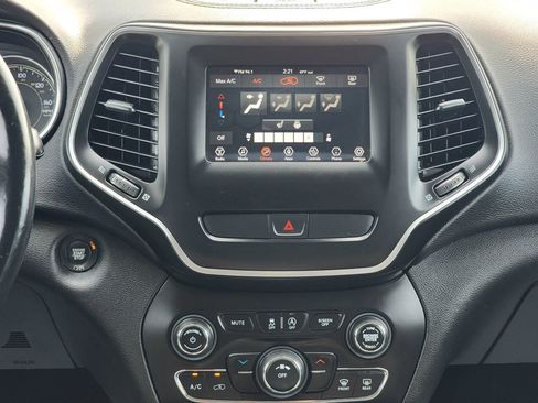 Used 2019 Jeep Cherokee Latitude Plus w/ Cold Weather Group image 14