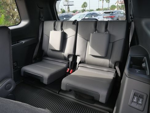 Used 2025 Lexus GX 550 w/ Accessory Package (2T) image 9