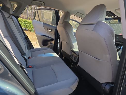 Used 2021 Toyota Venza LE image 11