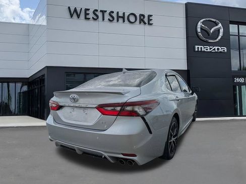 Used 2022 Toyota Camry SE FWD image 3