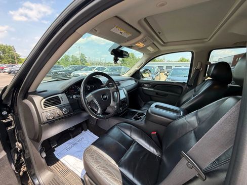 Used 2011 Chevrolet Avalanche LT w/ Luxury Package image 9