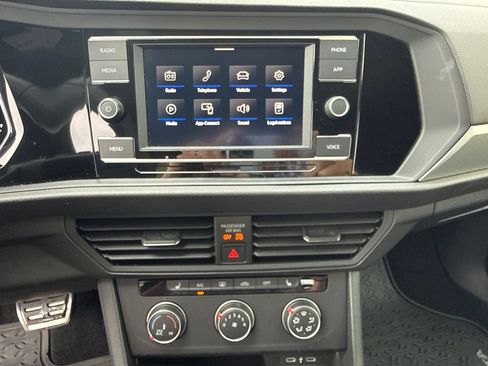 Certified 2024 Volkswagen Jetta Sport FWD image 22