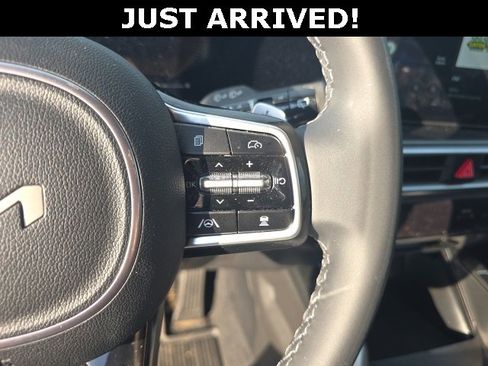 Used 2025 Kia Sorento EX image 15