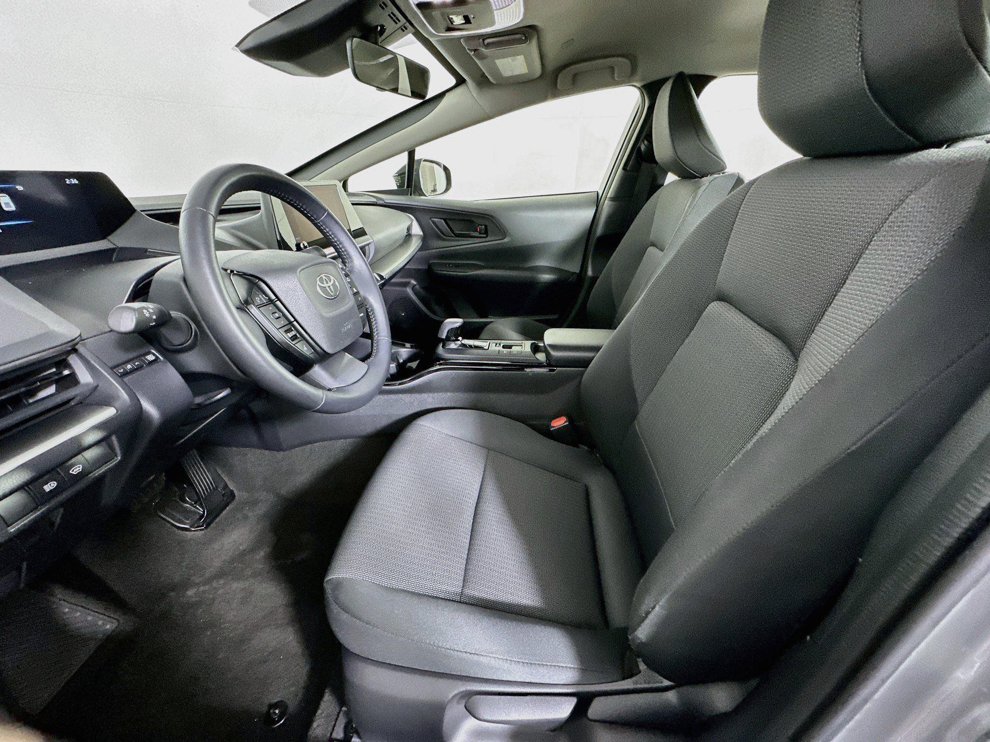 Used 2026 Toyota Prius LE FWD image 13